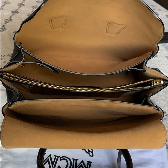 MCM Milla Medium Tote in Grained Leather - Picture 6 of 10